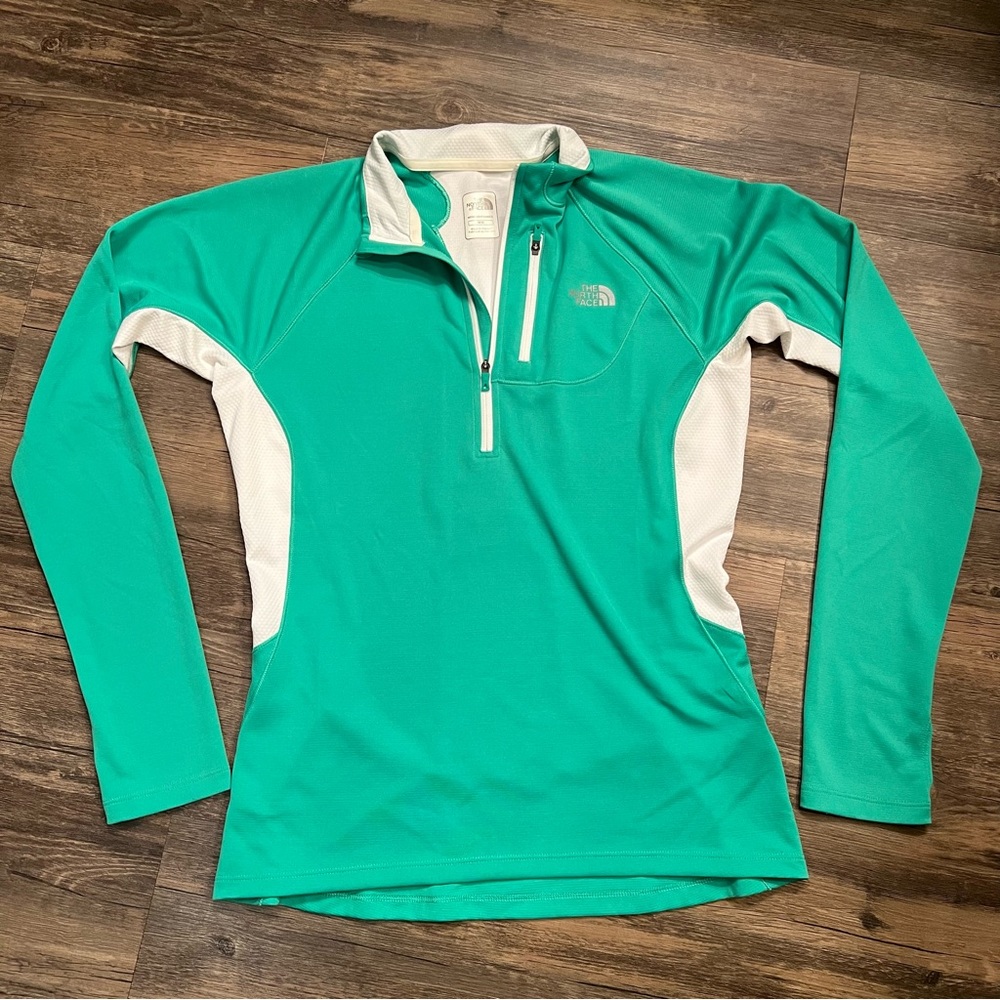 The North Face Women’s Medium Quarter Zip Up Light Weight Dry Fit material Green